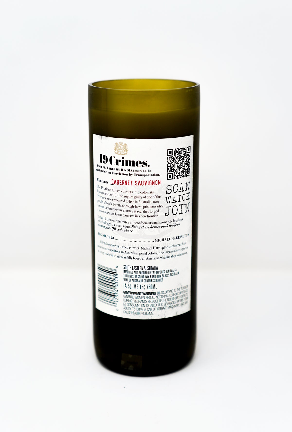 A Recycled Cabernet Sauvignon 2022 Wine Candle features a green bottle with a detailed label, QR code, and product info, set against a white background—ideal for wine lovers or pairing with natural décor.