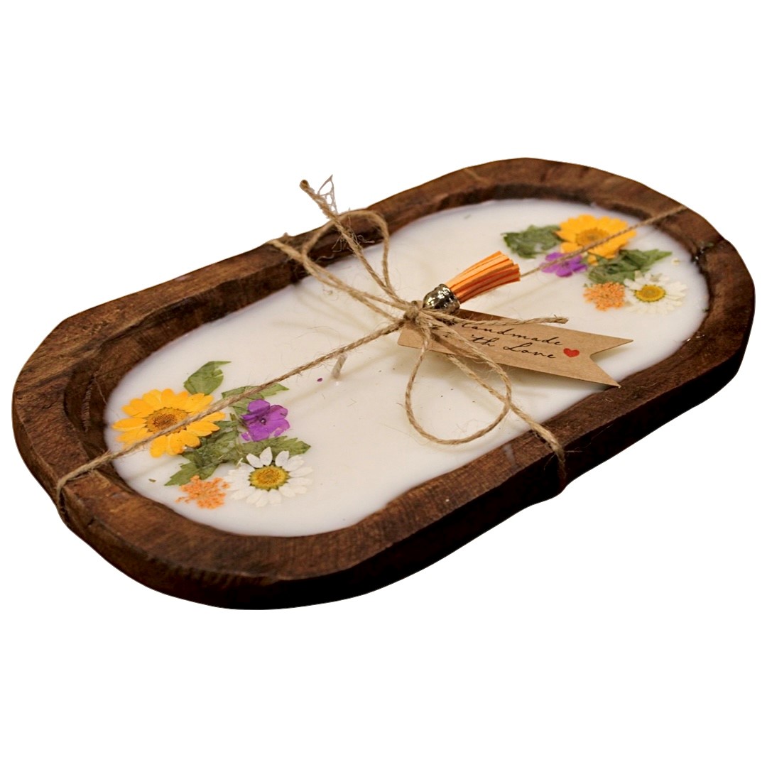 The Orange Floral Wood Candle – Floral Scented is a natural soy wax candle with pressed flowers, set on a wooden tray, tied with string and a small tag.