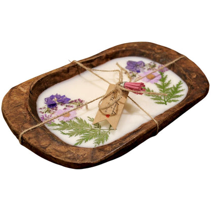 The Purple Floral Wood Candle – Floral Scented features a white coconut-apricot wax tablet with pressed purple flowers and green fern leaves, set in a rectangular wooden tray and finished with twine and a tag.